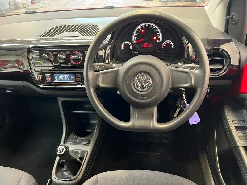 VOLKSWAGEN UP