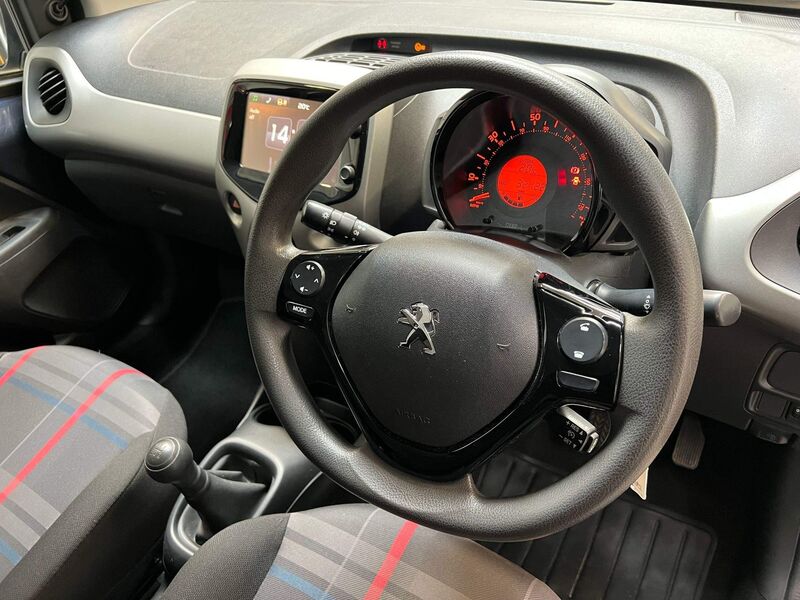 PEUGEOT 108