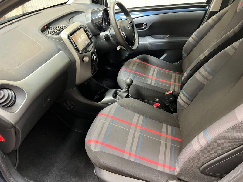 PEUGEOT 108