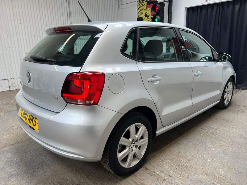 VOLKSWAGEN POLO