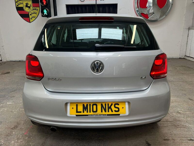 VOLKSWAGEN POLO