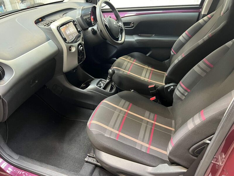 PEUGEOT 108