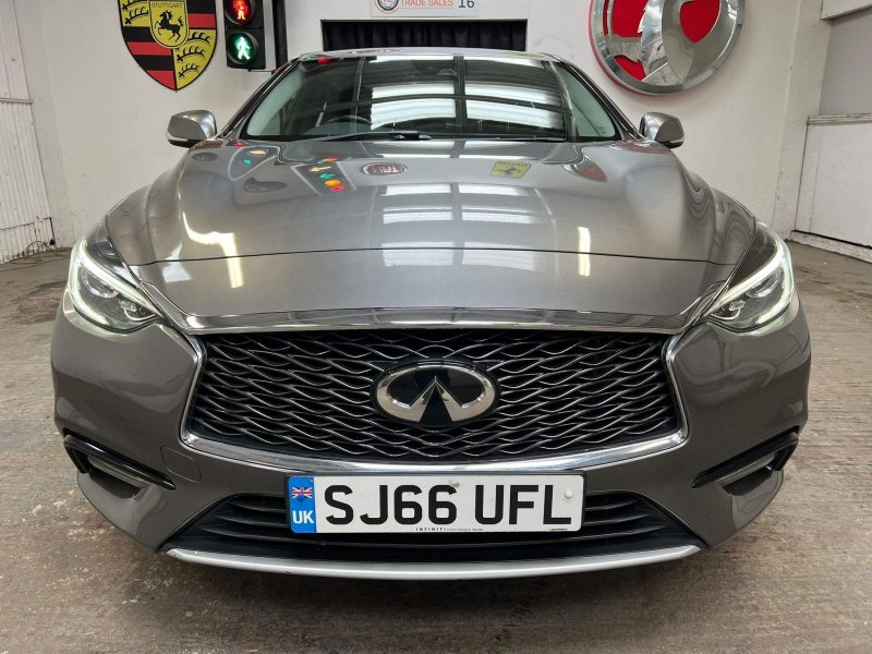 INFINITI Q30