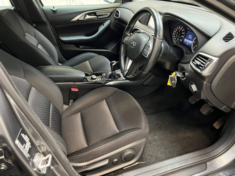 INFINITI Q30