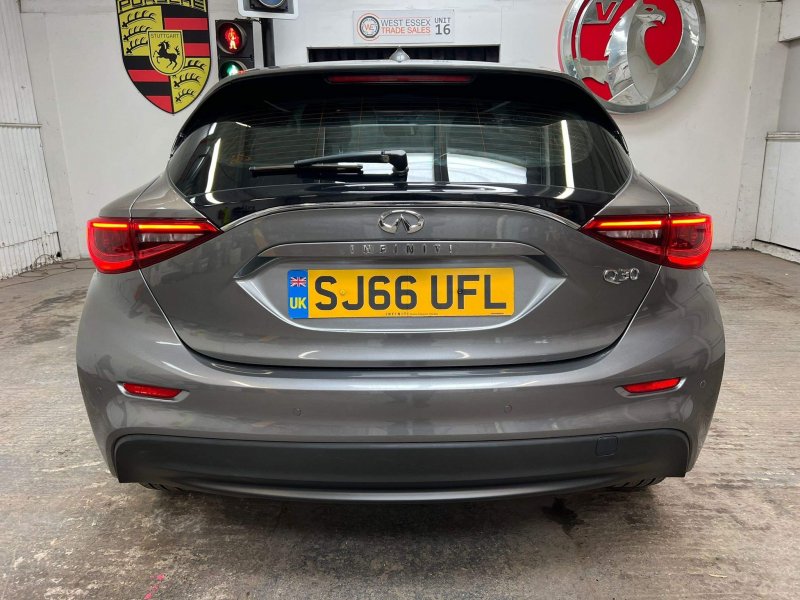 INFINITI Q30