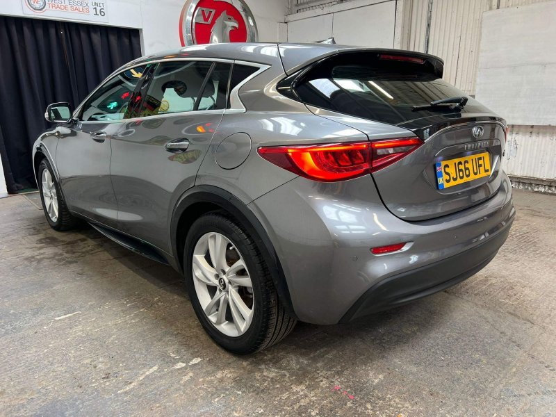 INFINITI Q30