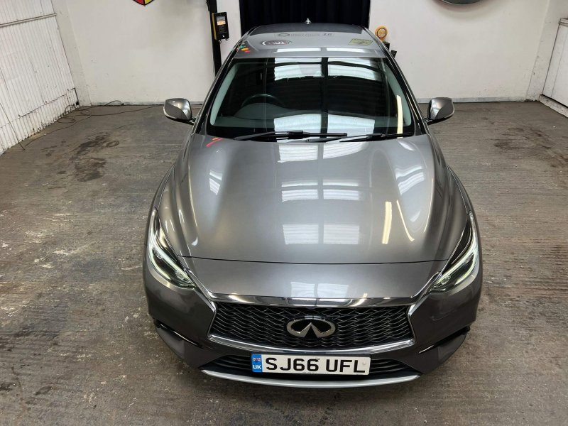 INFINITI Q30