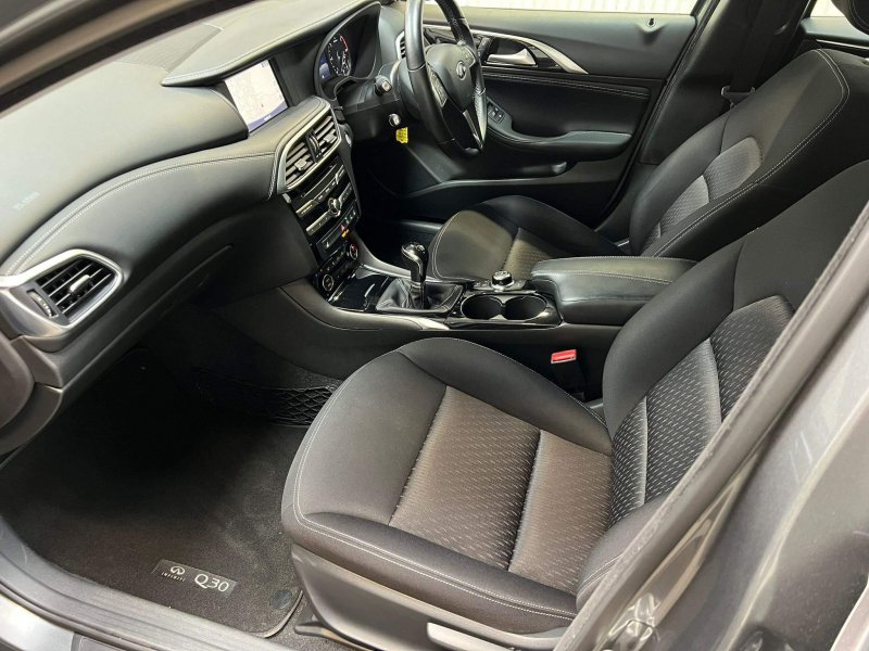 INFINITI Q30