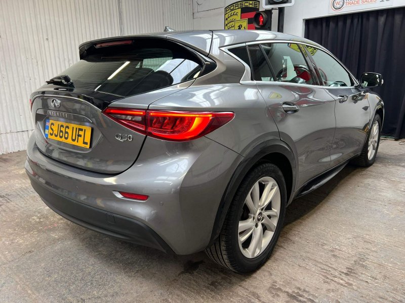 INFINITI Q30
