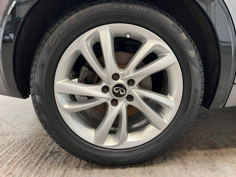 INFINITI Q30
