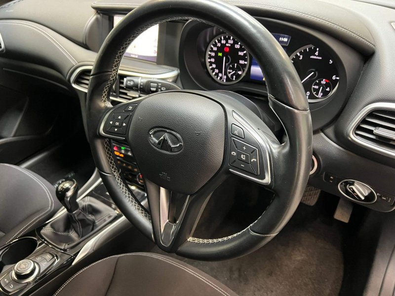 INFINITI Q30