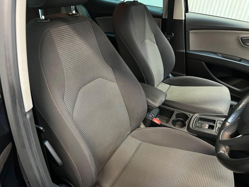 SEAT LEON