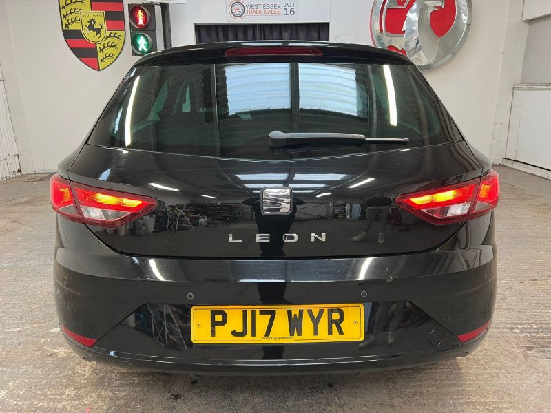 SEAT LEON