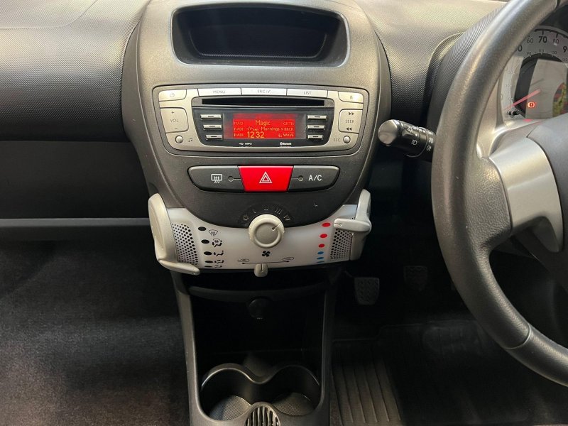 PEUGEOT 107