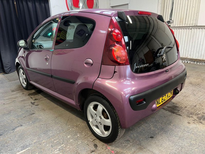 PEUGEOT 107