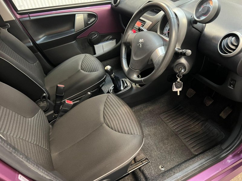 PEUGEOT 107