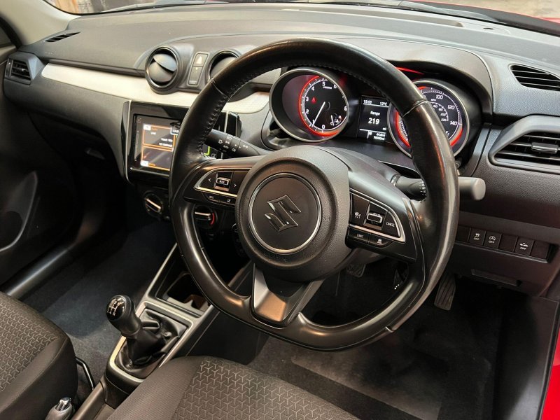 SUZUKI SWIFT