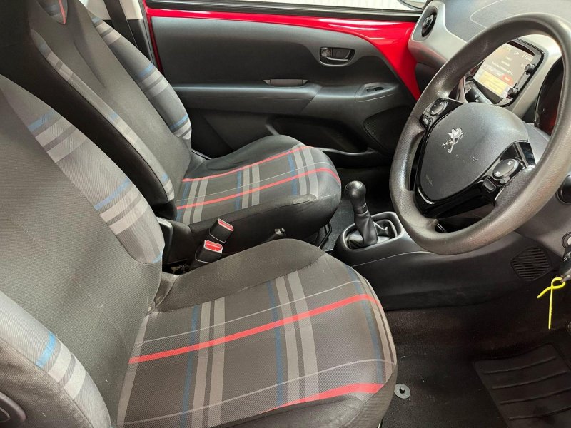 PEUGEOT 108