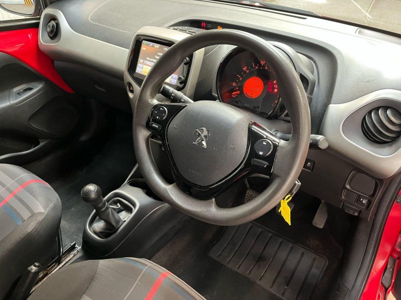 PEUGEOT 108